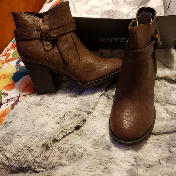 Brown ankle boot - Picture 2 of 3